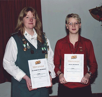 Meisterschützenabzeichen für  Elisabeth Behrens und Anja Brinker